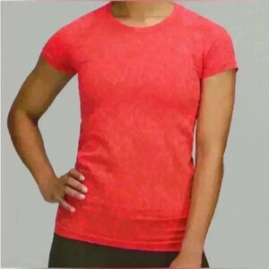 Lululemon Swiftly Tech Short Sleeve  Shirt Camo Red Size 10 Hip  Length